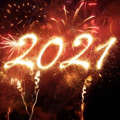 sparkler felice anno nuovo 2021 con fuochi d'artificio