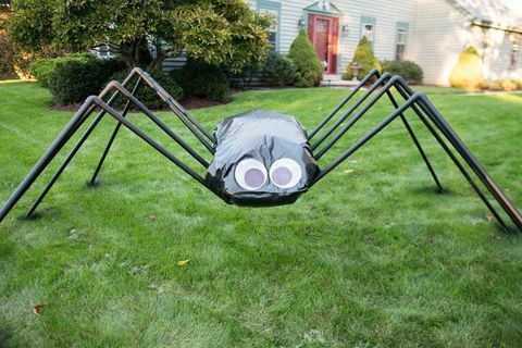 diy gigantyczna dekoracja pająka