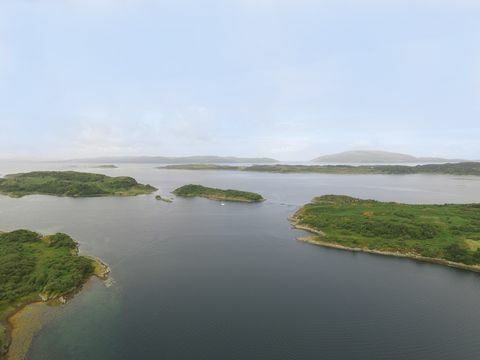 Eilean Nan Gabhar - Loch Craignish - Escocia - Galbraith - distante