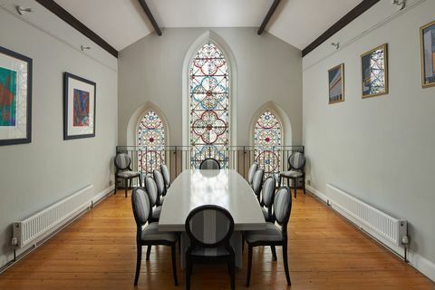 pārveidotā gotiskā baznīca pārdošanai Somersetā