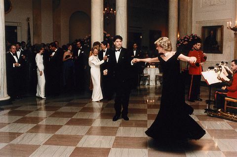 księżna Diana tańczy z Johnem Travoltą