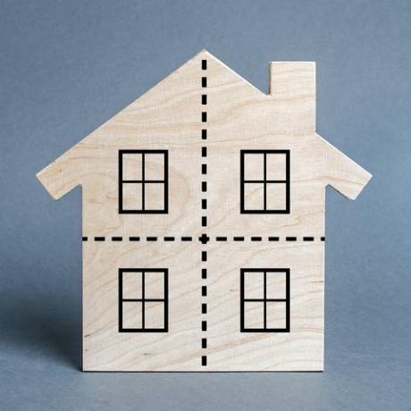 penyewa bersama vs penyewa yang sama, bangunan tempat tinggal dibagi dengan garis putus-putus menjadi empat bagian yang sama konsep perceraian sengketa proses pembagian real estate dan properti setelah perceraian distribusi Baik