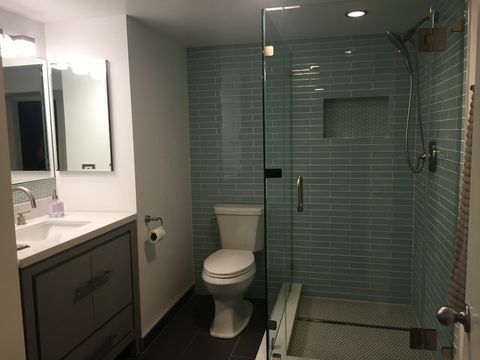 Kúpeľňa, nehnuteľnosť, izba, vodovodné armatúry, WC, dlažba, stena, kúpeľňový doplnok, podlaha, interiérový dizajn, 