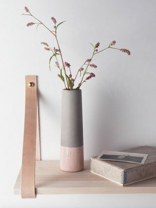 Ponorná betonová váza na ruměnec, 14,50 liber, Cox & Cox