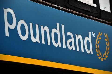 kyltti on kuvattu Poundland -myymälän ulkopuolella Etelä -Lontoossa 19. helmikuuta 2014, brittiläinen Poundland -ketju, joka tarjoaa erilaisia ​​tuotteita yksi gbp 122 euroa, julkistettu 18. helmikuuta ipoksi Lontoon markkinoilla maaliskuussa afp -valokuva carl Court -kuva Carl Court AFP -kuva Carl Courtafp via Getty kuvia