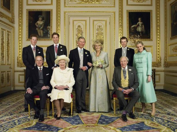 Ο πρίγκιπας Κάρολος και η δούκισσα της Κορνουάλης παρακολουθούν την ευλογία στο Windsor