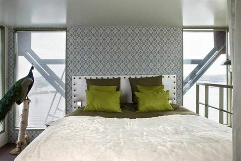 ベッド、部屋、緑、インテリアデザイン、寝具、プロパティ、寝室、床、テキスタイル、壁、 