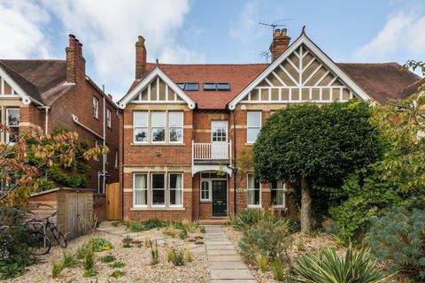 Двојна кућа на продају у Оксфорду