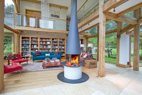 Coachmans Lodge - Surrey - cheminée - Savills