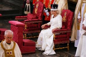 Kuninganna kaaslane Camilla kroon