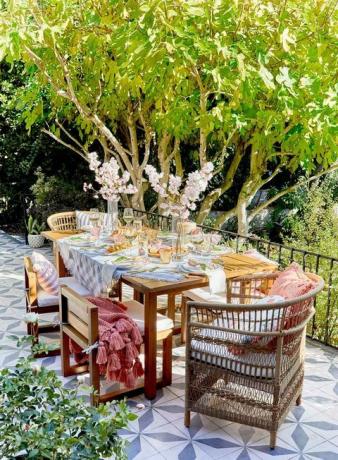 Asztal, bútor, szabadtéri asztal, fa, kert, terasz, szék, növény, hátsó udvar, virág, 