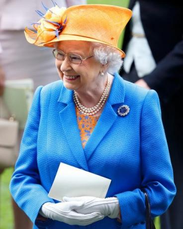 Erzsébet királynő 2016 -ban királyi aszkot
