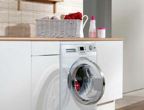 Çamaşır makinesi, Çamaşırhane, Büyük cihaz, Çamaşır kurutma makinesi, Çamaşır odası, Ev aletleri, Oda, Raf, Mobilya, Malzeme özelliği, 