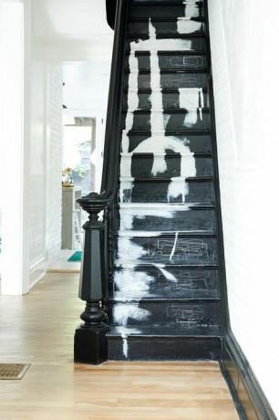 боядисани стълби