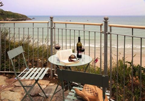 צורות חוף ואוקיינוס, שתייה, בקבוק, שולחן, ריהוט גן, שולחן חוץ, ריהוט, חוף, בקבוק יין, בקבוק זכוכית, 