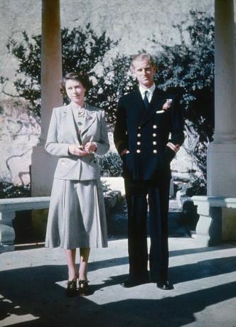 エリザベス王女と夫のフィリップ王子、マルタでの新婚旅行中のエディンバラ公、1947年にイギリス海軍に駐屯している写真：hulton archivegetty images
