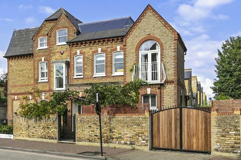 charmerende dobbeltfrontet hus til salg i Battersea, London