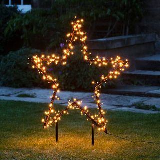Ziemassvētku zvaigžņu dārza gaisma