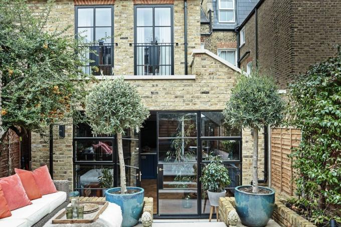 putney london domov edwardian rodinný dom kuchyňa kritické dvere izbová rastlina vystavené tehly