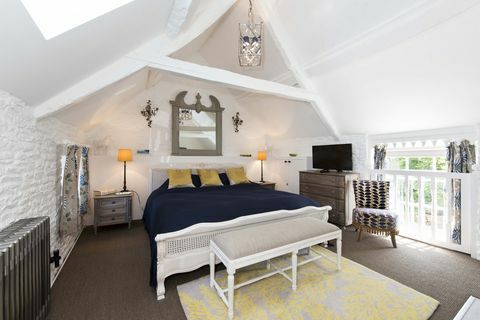 The Old Fire Station - dormitorio - Cotswolds - Savills