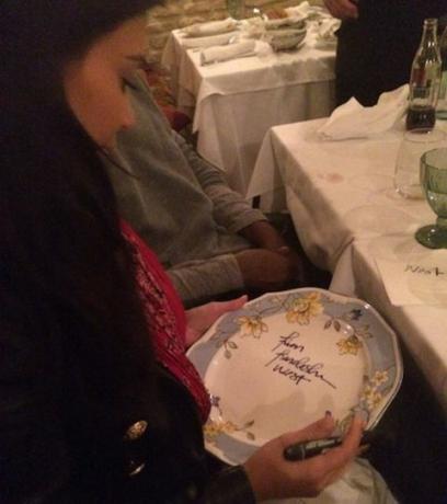 kim kardashian memperbarui tanda tangannya sekarang karena dia adalah wanita yang sudah menikah