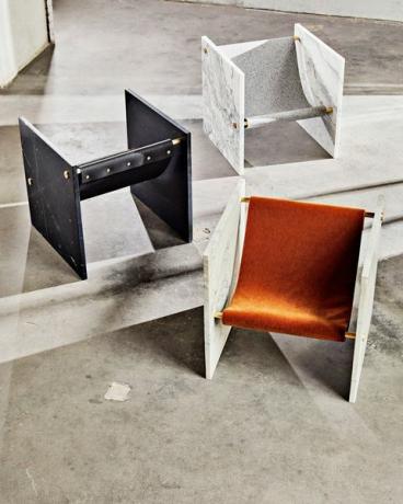 trzy nowoczesne krzesła