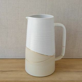 Ręcznie robiony ceramiczny dzban