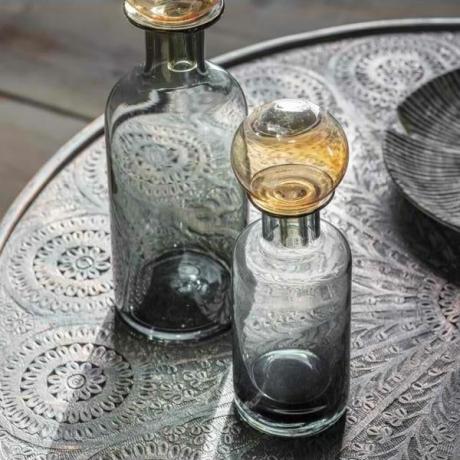 Steklenička Brigitta z zamaškom v sivi barvi