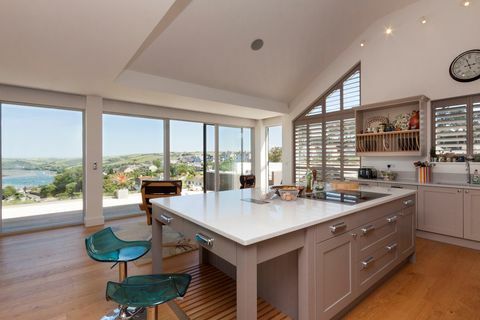 High House, Salcombe, Devon - Kitchen and view - Marchand Petit