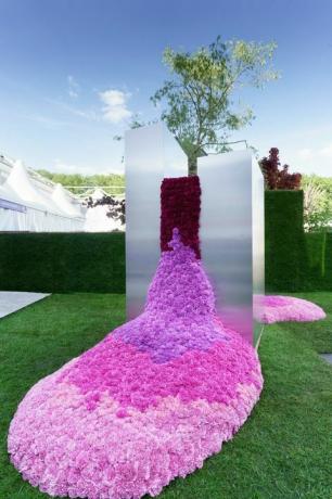Bull Ring Gate på Chelsea Flower Show lila ombre nejlikor