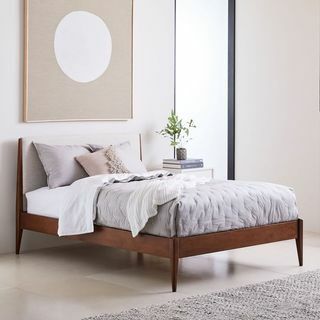 Moderní výstavní dřevěná postel