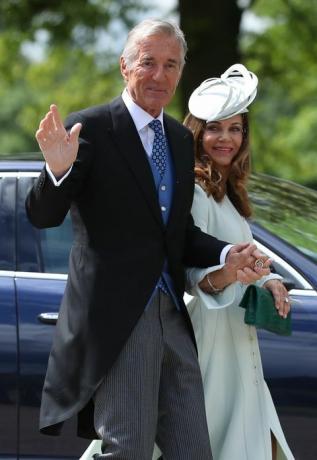 David et Jane Matthews, les parents de James Matthews, au prince Harry lors du mariage royal de Meghan Markle.
