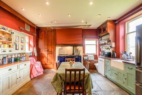 Η αίθουσα ponden που ενέπνευσε τα ξεθωριασμένα ύψη της Emily Bronte είναι προς πώληση στο δυτικό yorkshire