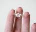生のダイヤモンドの婚約指輪