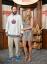 Дженнифер Энистон в мини-платье намекает на наряд Адама Сэндлера на премьере «Загадочное убийство 2»
