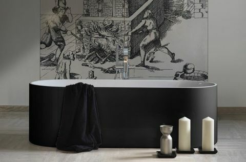 Vasca nera in un bagno di design