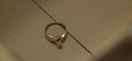 Moteris per Kalėdas randa pamestą vestuvinį žiedą momentiniame puode