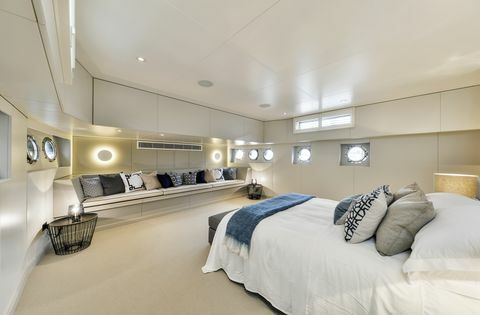 Grote slaapkamer - woonboot te koop