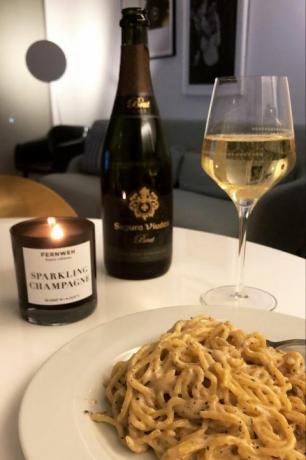 jantar de macarrão com champanhe