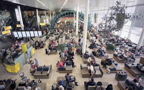 Sala partenze dell'aeroporto di Schiphol, Amsterdam