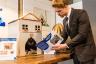Blue Cross abre la primera agencia inmobiliaria para gatos en Londres