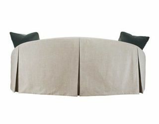 zakrivljena sofa