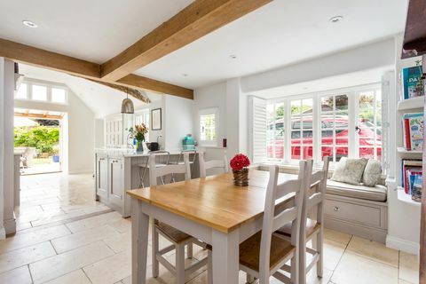 Vidiecka kuchyňa - dom na predaj v Surrey
