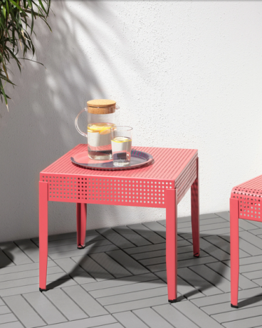 家具、コーヒーテーブル、テーブル、赤、屋外テーブル、椅子、オレンジ、ピンク、エンドテーブル、部屋、 