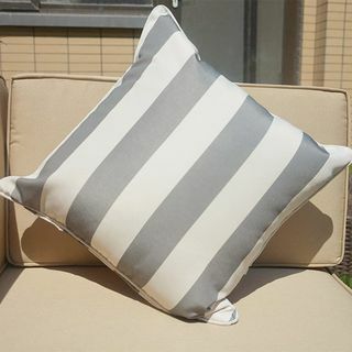 Pontoise Outdoor prugasta navlaka za jastuke od 45 cm (2 set)