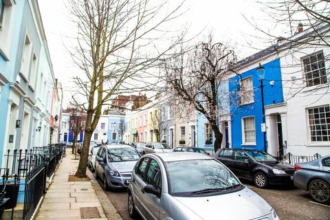 Maisons isolées résidentielles colorées dans la ville de Londres.