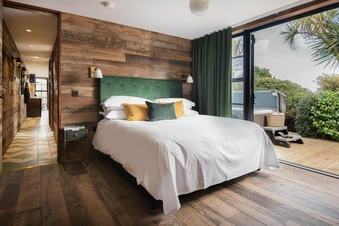 غرفة نوم ، أثاث ، سرير ، غرفة ، تصميم داخلي ، عقار ، أرضيات خشبية ، أرضية ، هيكل سرير ، جدار ، 