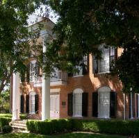 Chip und Joanna Gaines haben gerade das Fort House Museum gekauft, um mit ihrem Schloss zu gehen