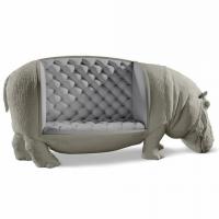 Você pode comprar um sofá tufado de hipopótamo na Hammacher Schlemmer