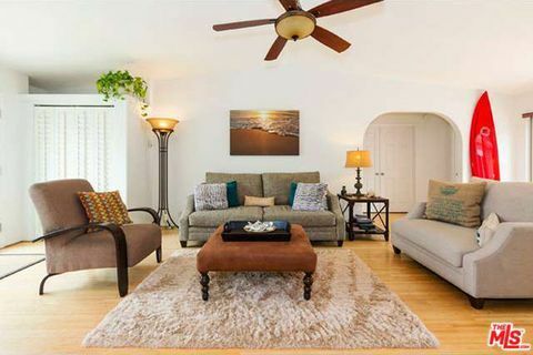 Lemn, cameră, podea, design interior, maro, iluminat, verde, sufragerie, podele, perete, 